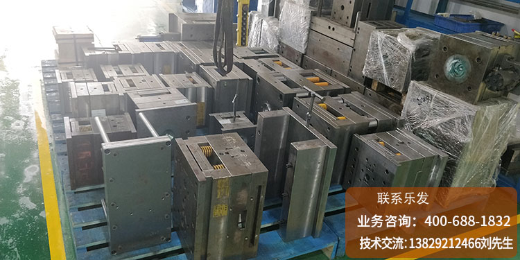 模具圖.jpg 模具圖.jpg